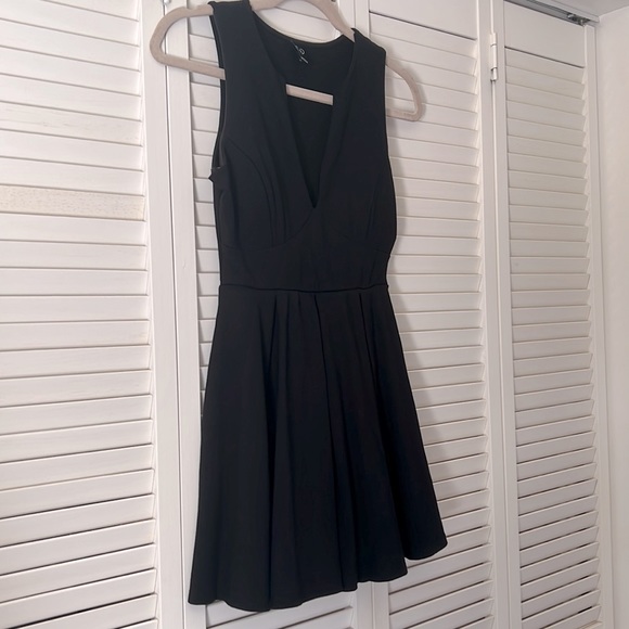 CUTE BLACK DRESS - Picture 3 of 5